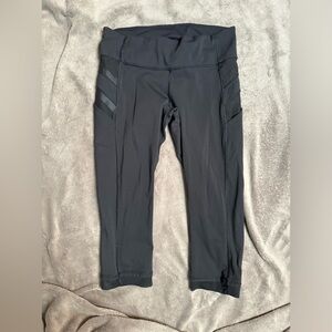 38. Lululemon crop legging s 8
